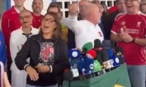 Janja responde a jornalista com 'vai se catar' após questionamento sobre Lula