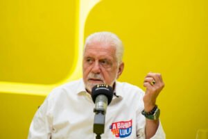 Jaques Wagner critica propostas de cortes no Bolsa Família e uso de IA