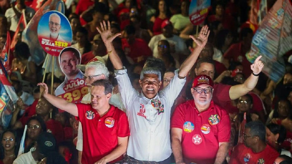 Jerônimo Rodrigues encerra campanha eleitoral com caminhada em Amargosa