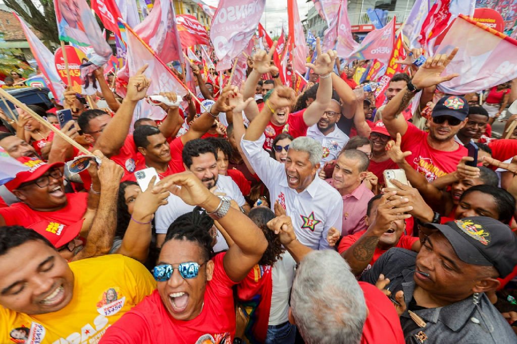 Jerônimo Rodrigues mobiliza eleitores em maratona final de campanha na Bahia