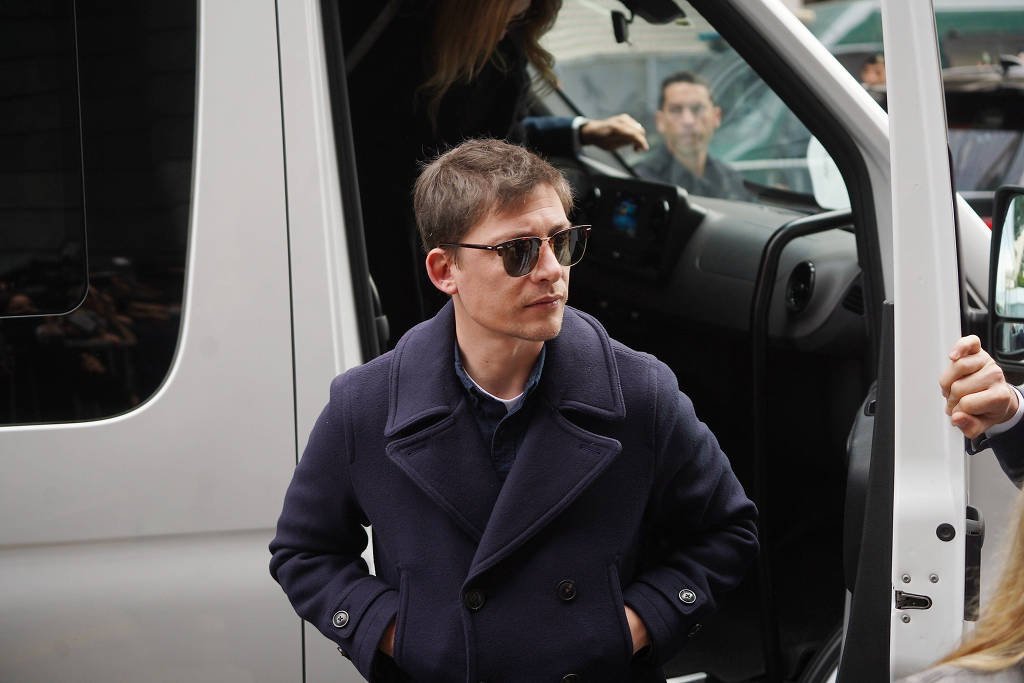 Jornal argentino aponta que assessor de Javier Milei monitorou fuga de Flávio Bolsonaro aos EUA