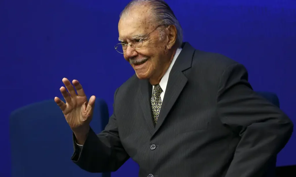 José Sarney passa por cirurgia abdominal em hospital de São Luís
