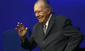 José Sarney passa por cirurgia abdominal em hospital de São Luís