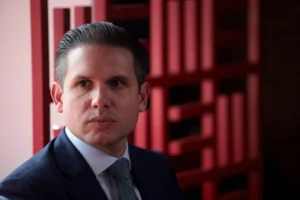 Liderança na Câmara: a complexa jornada de um presidente entre alianças e oposição