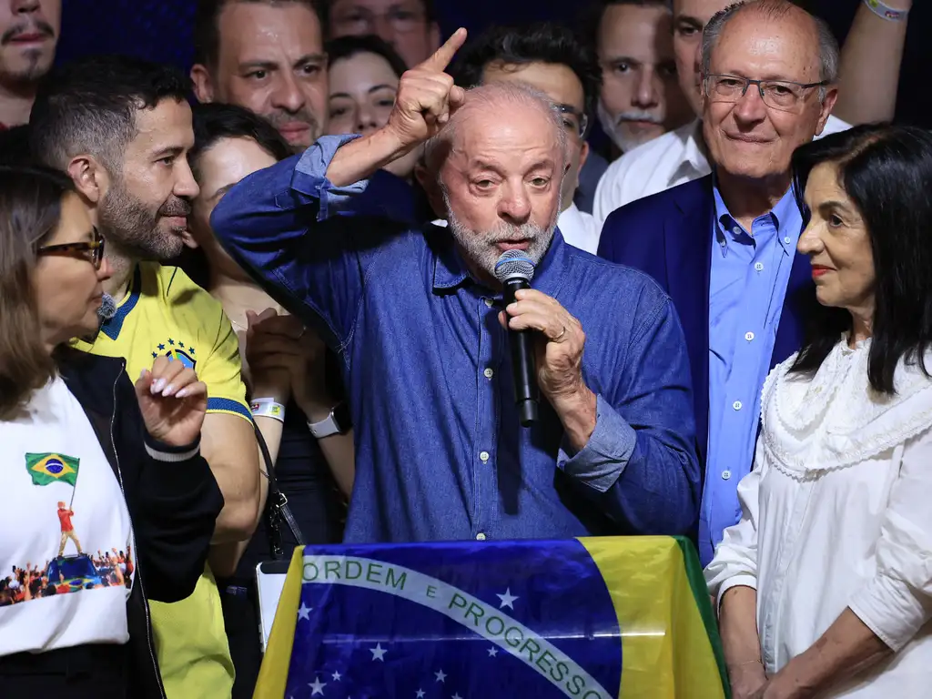 Lula cobra regulação de plataformas digitais e critica empresas em discurso em São Paulo