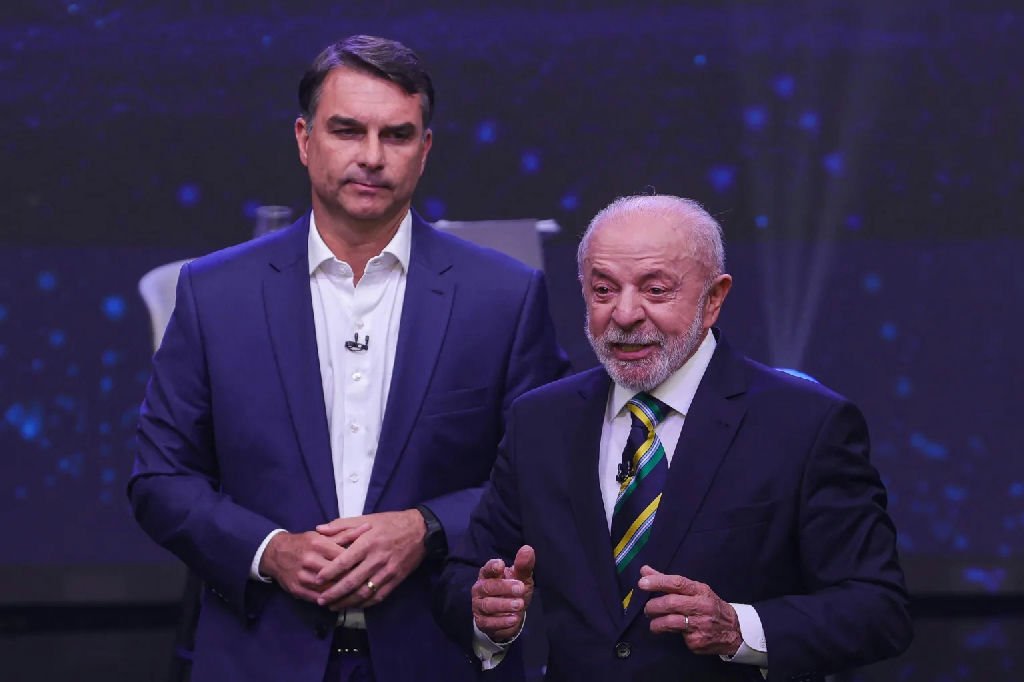 Lula e flávio bolsonaro ajustam estratégias para debate final da tv globo