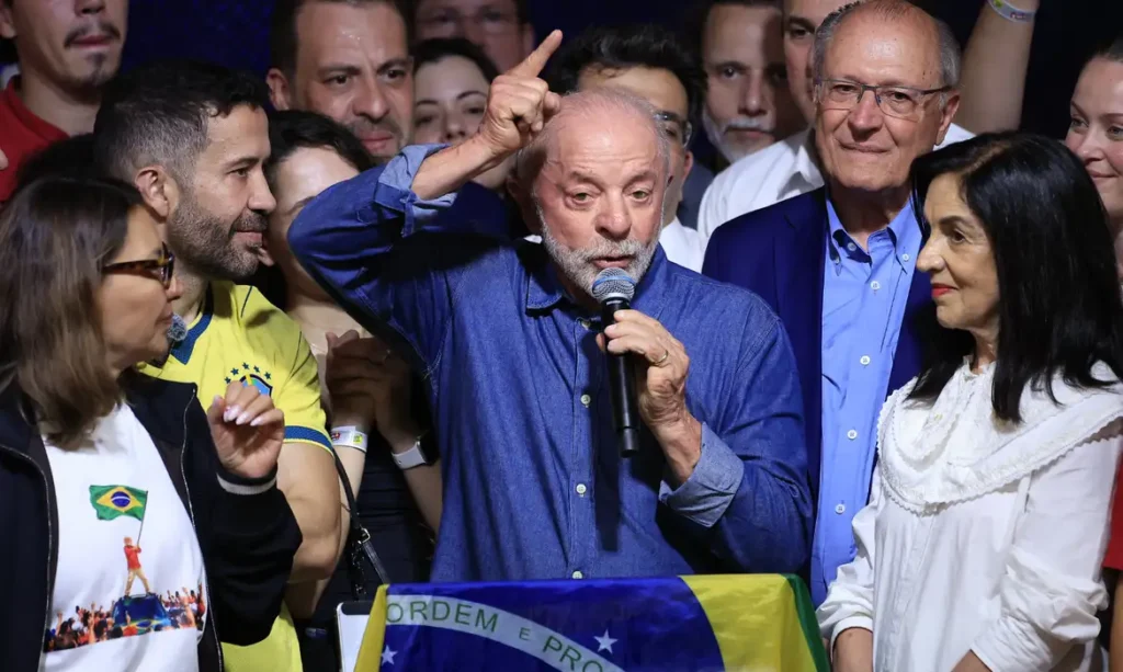 Lula ganha em 413 cidades baianas e abre margem de quase 3,9 milhões de votos contra Flávio Bolsonaro