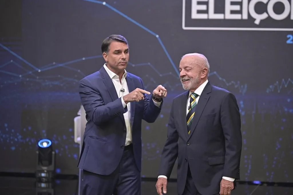 Lula rebate acusações de corrupção e desafia Flávio Bolsonaro a abrir sigilos