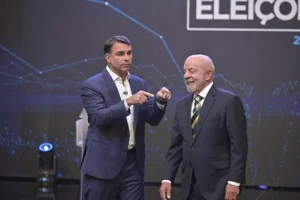 Lula rebate acusações de corrupção e desafia Flávio Bolsonaro a abrir sigilos