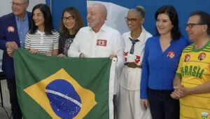 Lula vota em São Bernardo do Campo e destaca apoio popular recebido