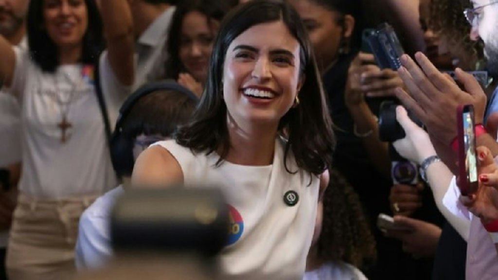 Mãe de Tabata Amaral é internada em UTI após sofrer queda durante agenda de campanha
