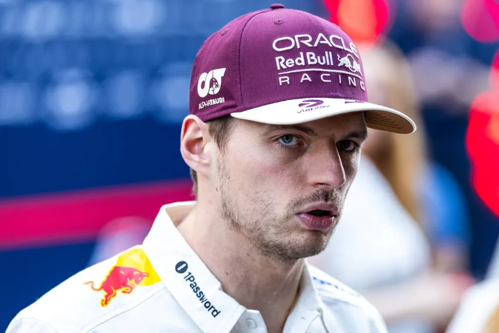 Max Verstappen e Liam Lawson sofrem punições após colisão no treino do GP do México