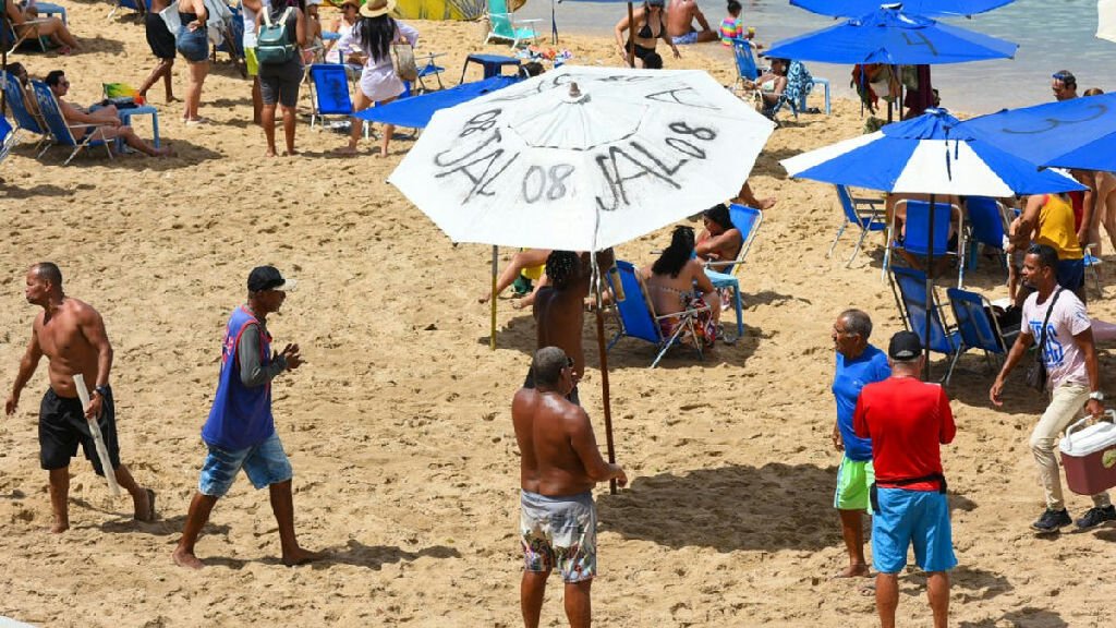 Ministério Público aciona prefeitura de Salvador por irregularidades em praias