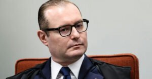 Ministro do STF determina extensão do horário de votação até as 19h no Brasil