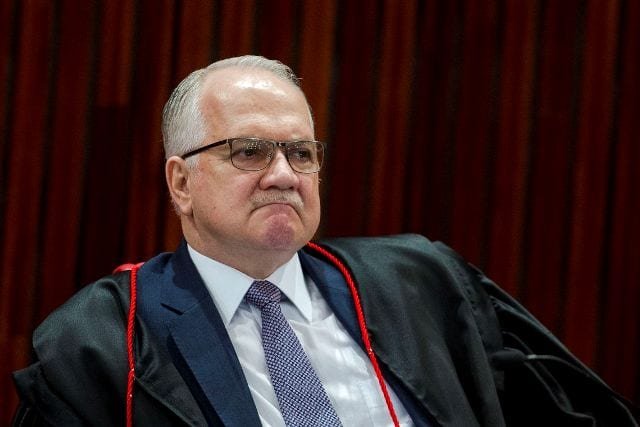 Ministro Edson Fachin repreende desembargador durante sessão do CNJ