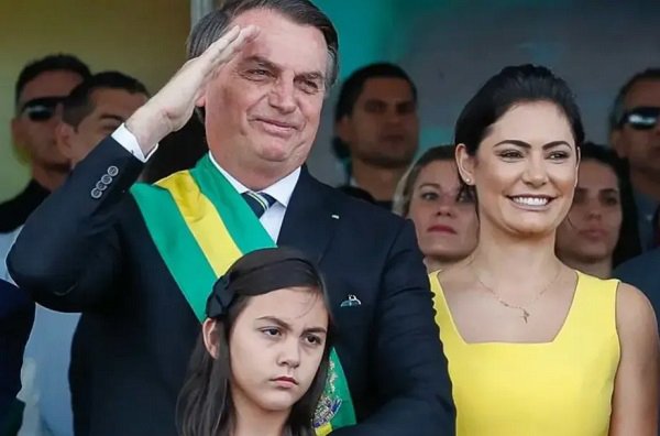 Moraes libera presença de dez convidados na festa da filha de Bolsonaro