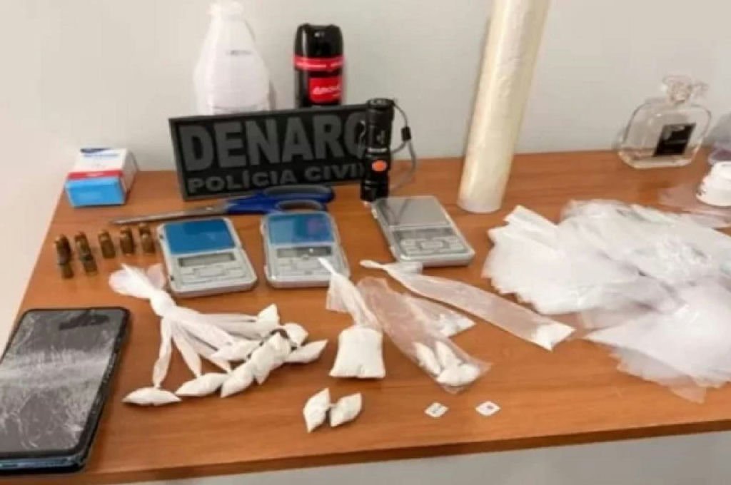Motorista de aplicativo é preso sob suspeita de tráfico durante corridas
