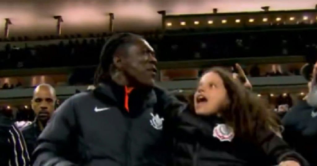 Novo técnico do Corinthians, Clarence Seedorf assiste a jogo na Arena