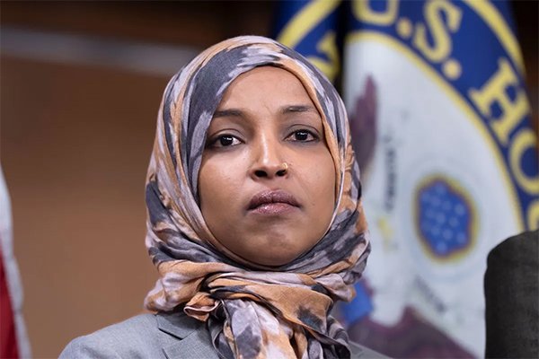 Operação federal na residência da deputada Ilhan Omar gera crise política nos EUA
