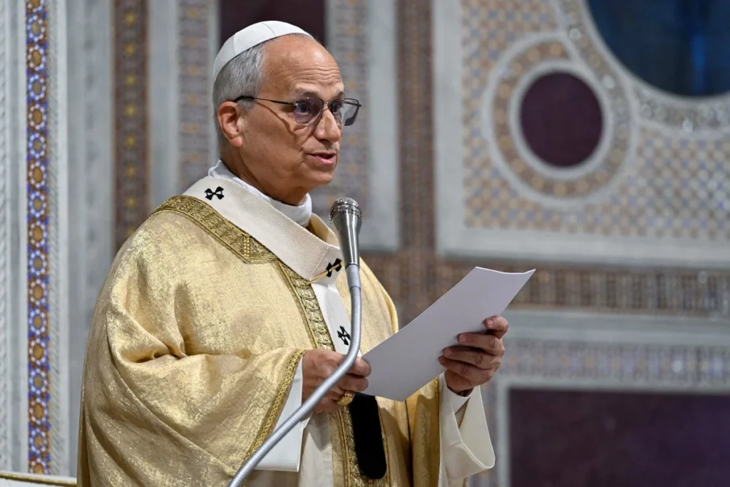 Papa Leão XIV passará por cirurgia para retirada de nódulo pulmonar em Roma
