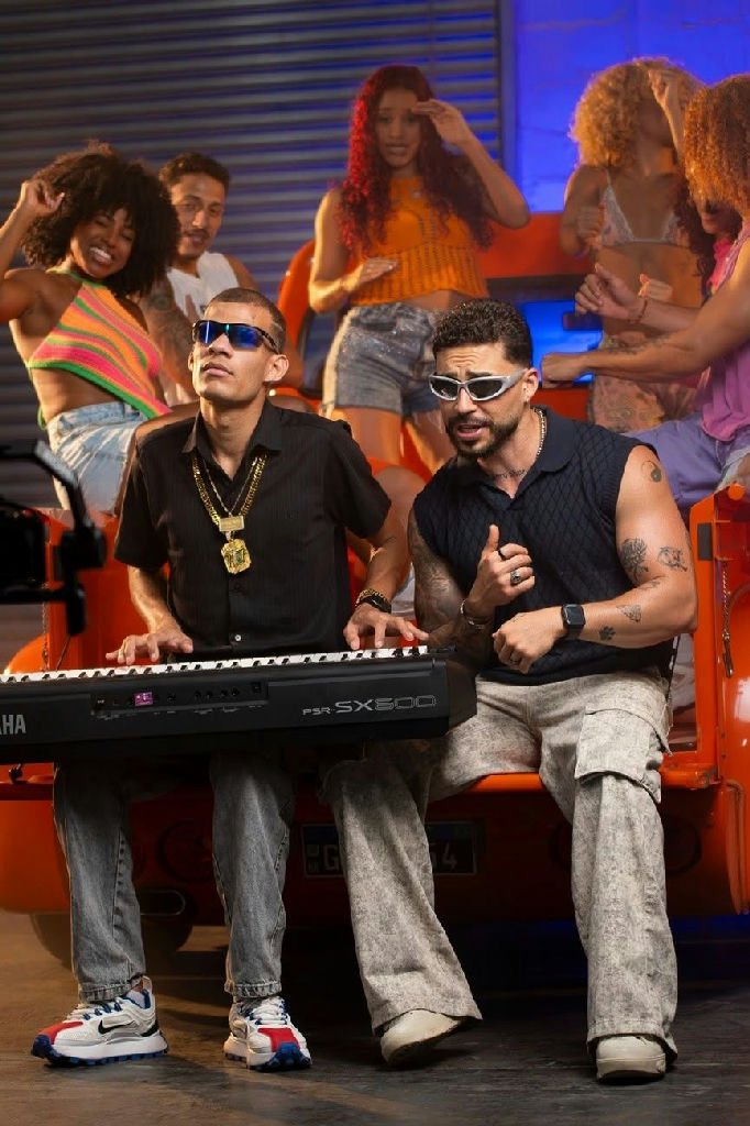Papazoni e Eduardinho dos Teclados unem gerações no lançamento de Toca Fita