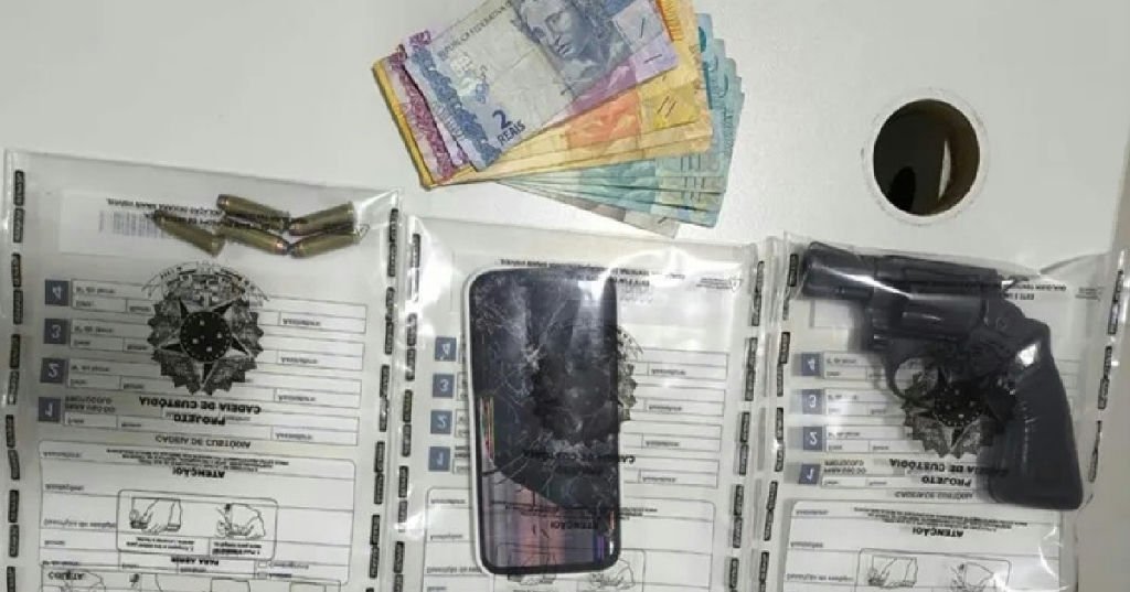 PM apreende arma, munições e dinheiro após denúncia em Bom Jesus da Lapa