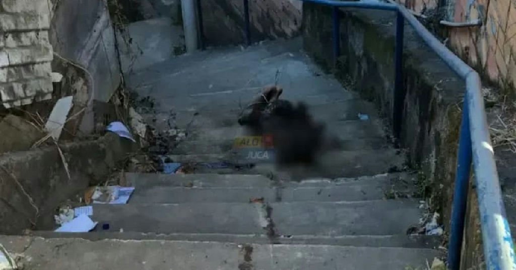 Polícia investiga morte de homem encontrado carbonizado e com mãos amarradas no Lobato, em Salvador