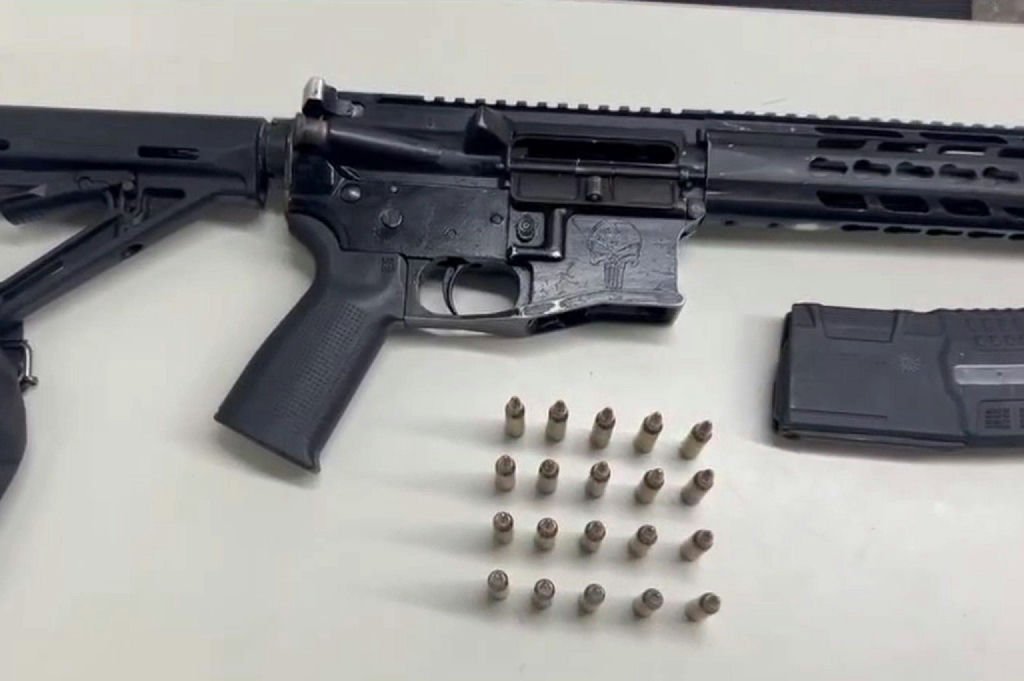 Polícia Militar apreende fuzil de alto calibre e munições após fuga de suspeitos no Subúrbio