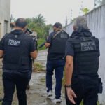 Polícia prende em...