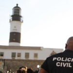 Polícia prende mulher...