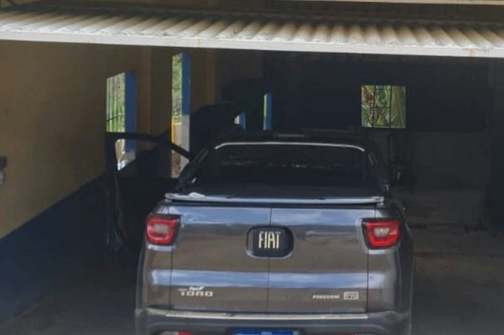 Polícia recupera caminhonete roubada em Salvador e prende suspeito no interior baiano