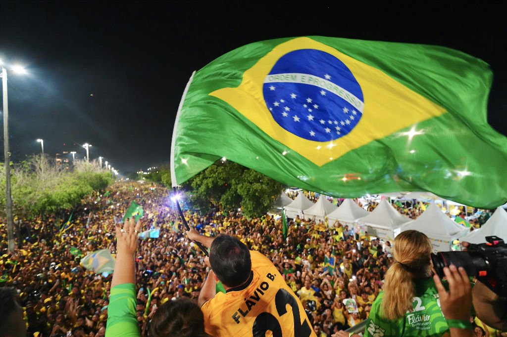 Por que Flávio Bolsonaro não pode governar o Brasil dos Estados Unidos