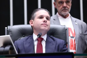 PT aguarda segundo turno para definir apoio à reeleição de Motta na Câmara