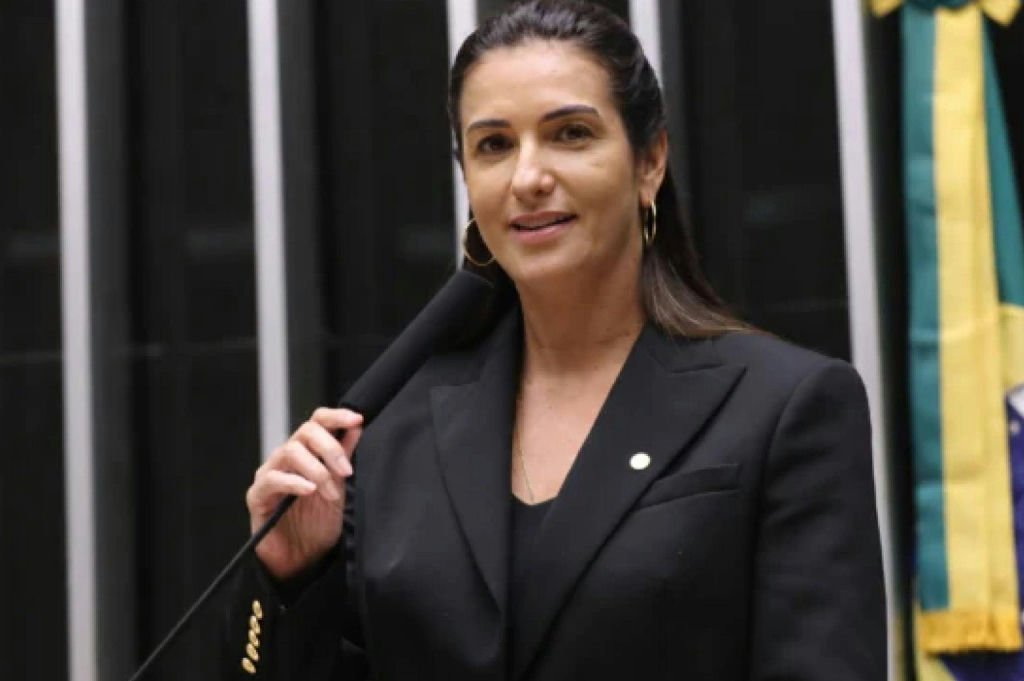 Roberta Roma passa por novo procedimento cardíaco em Salvador após sentir dores