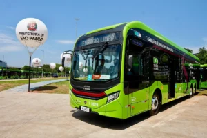 São Paulo alcança marca de 2 mil ônibus elétricos na frota municipal