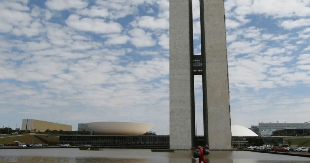 Senado define data para votação da PEC que propõe o fim da escala 6x1