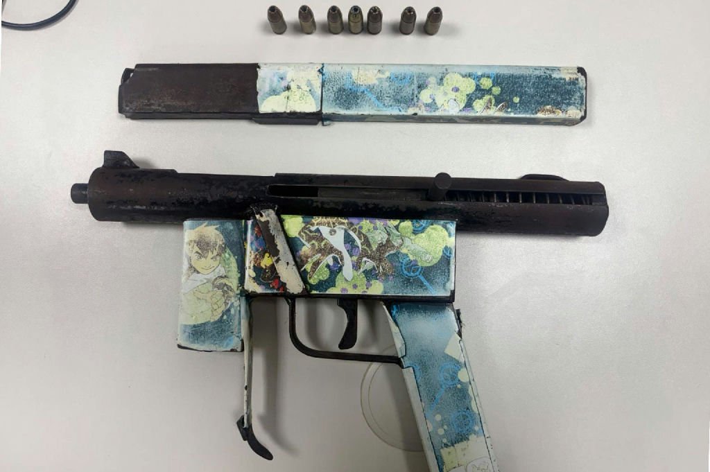 Submetralhadora artesanal e munições são apreendidas pela polícia militar
