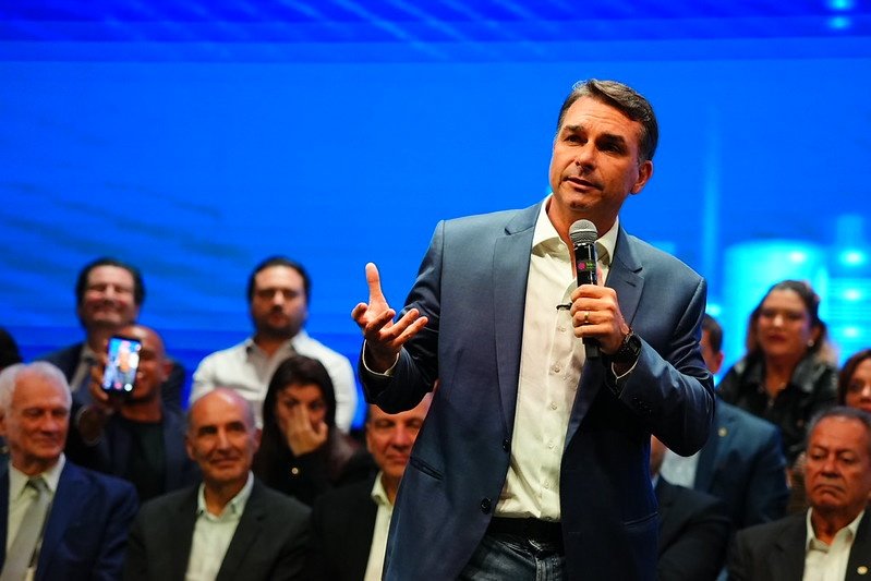Supremo Tribunal Federal nega existência de mandado contra Flávio Bolsonaro
