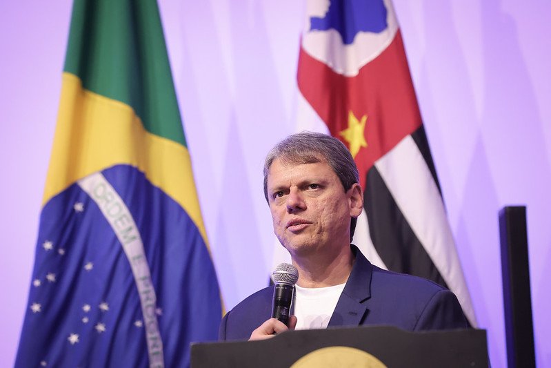 Tarcísio aponta oposição vigilante e critica rumos econômicos do país