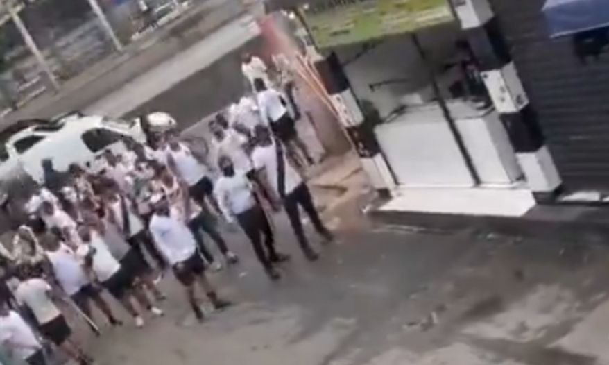 Torcedor do Vasco leva tiro no pescoço e fica em estado grave após briga com flamenguistas no Rio