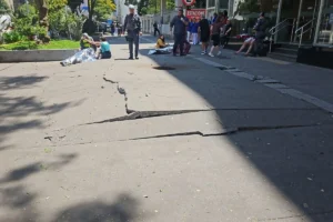 Três pessoas sofrem queimaduras após explosão de bueiro na Avenida Paulista