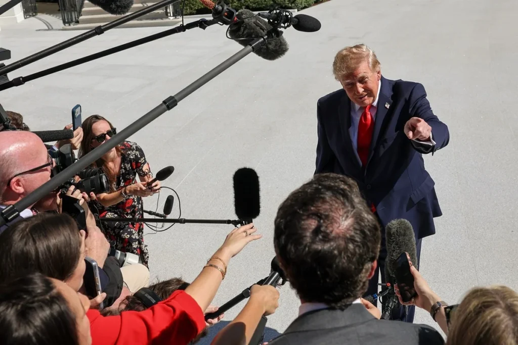 Trump classifica ataque a aeroporto saudita como inaceitável após morte de cidadão dos EUA