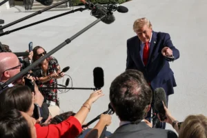 Trump classifica ataque a aeroporto saudita como inaceitável após morte de cidadão dos EUA