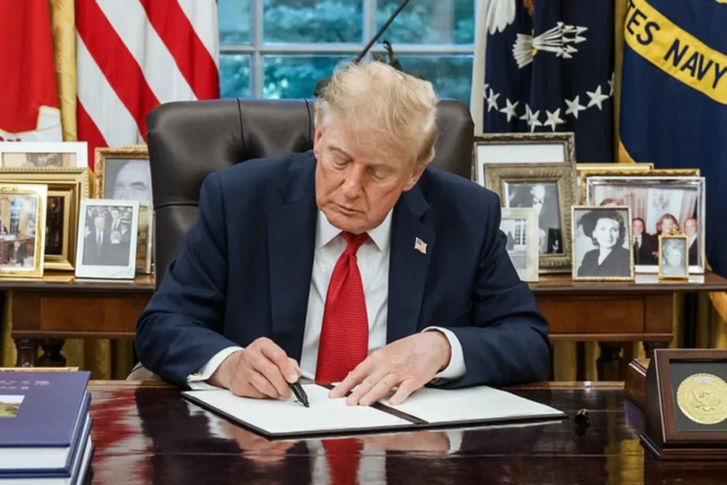 Trump oficializa exploração de recursos naturais e expansão militar na Groenlândia