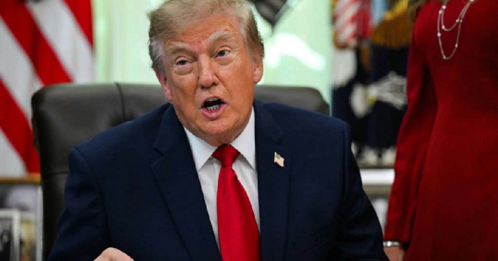 Trump propõe renomear oceanos em discurso polêmico no Tennessee