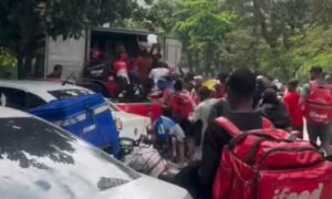 Tumulto marca ação de troca de mochilas do iFood na Barra da Tijuca
