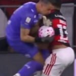 Zagueiro Danilo sofre...