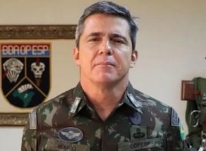 Ato golpista em QG do Exército tem digital de ex-ministro de Bolsonaro