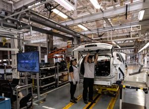 A nova face da indústria automobilística: montadoras chinesas mudam rotina de cidades no Brasil