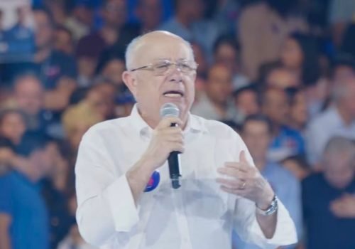 Cortejado por Jerônimo, Zé Ronaldo diz que governador "só assina papel que não vai para lugar nenhum"
